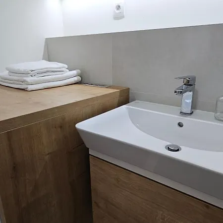 דירה 3 With Parking, Air Condition Near Airport *