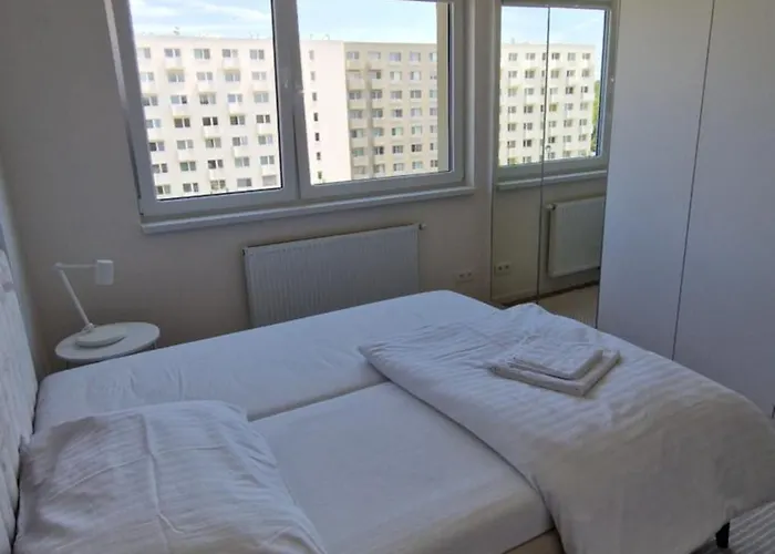 3 With Parking, Air Condition Near Airport Apartament Bratysława