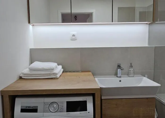 3 With Parking, Air Condition Near Airport