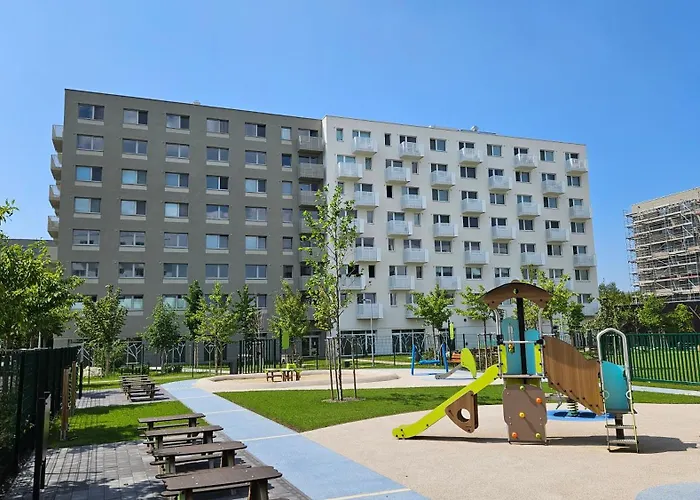 3 With Parking, Air Condition Near Airport *